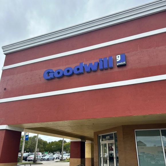 We did it! Celebrating One Year LIVE & The Posh Fish Fam 🐠✨ - Picture 12 of 16